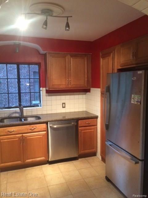 3201 Sherbourne Road Detroit, MI 48221 - Photo 8 of 11 sherbournekitchen.jpg