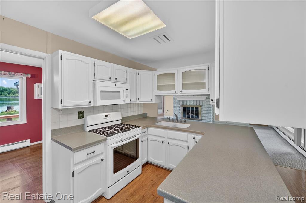 3920 Wint Road Commerce Township, MI 48382 - Photo 8 of 60