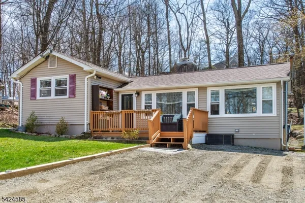 $295,000 | 516 Upper Highland Lakes Drive, Vernon, NJ 07422