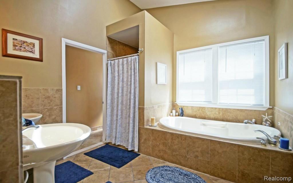 307 Ridgemont Road Grosse Pointe, MI 48236 - Photo 20 of 25 16-photo-web-1680x1050-189884.jpg
