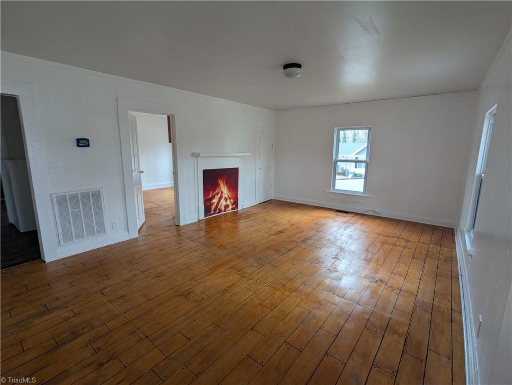 227 Cedarbrook Road Jonesville, NC 28642 - Photo 3 of 15 Living Room