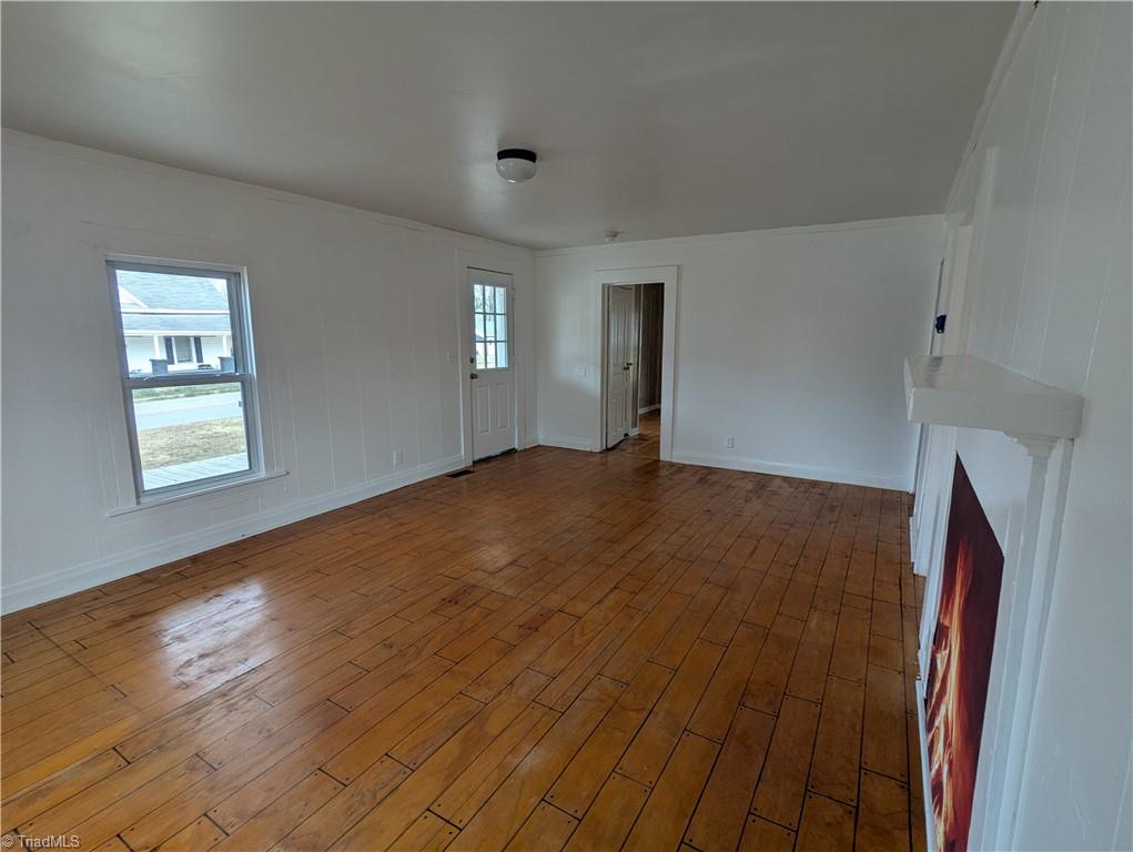 227 Cedarbrook Road Jonesville, NC 28642 - Photo 4 of 15 Living Room