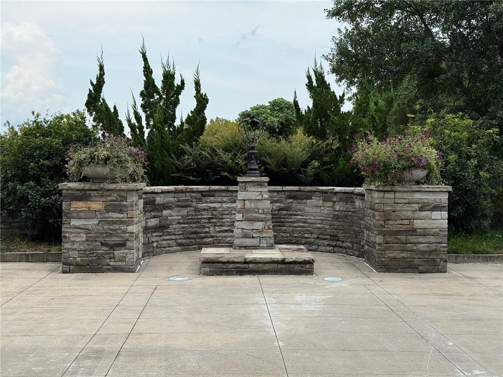 2255 Peachtree Road Northeast, Unit 322 Atlanta, GA 30309 - Photo 19 of 25 a backyard of a house with outdoor seating