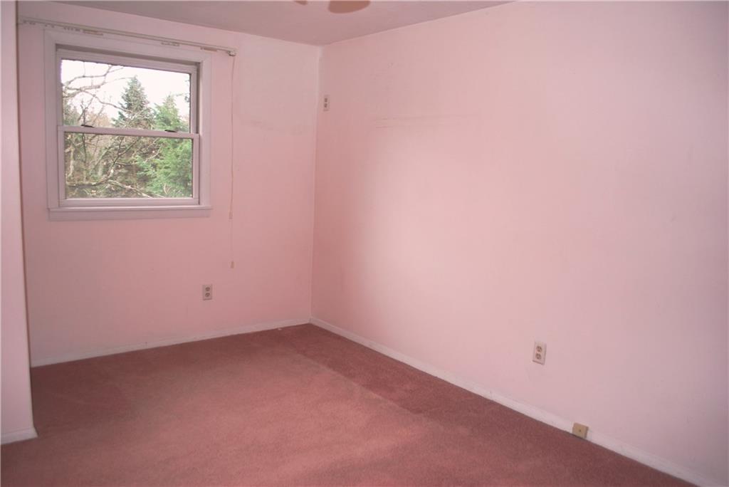 250 Crestmont Road Pittsburgh, PA 15237 - Photo 20 of 23 In Law Suite Bedroom