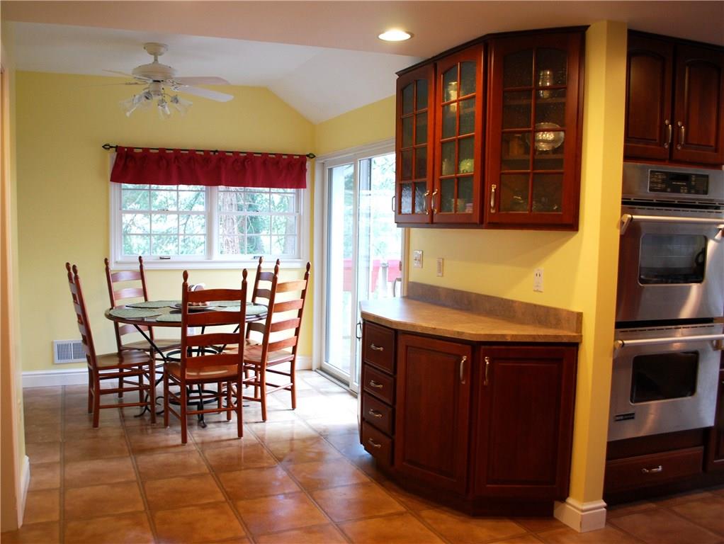 250 Crestmont Road Pittsburgh, PA 15237 - Photo 4 of 23 Sunny Breakfast Nook with sliding doors to patio.