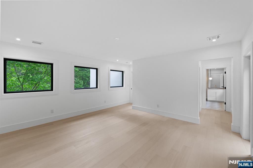 809 Shore Drive Butler, NJ 07405 - Photo 24 of 34