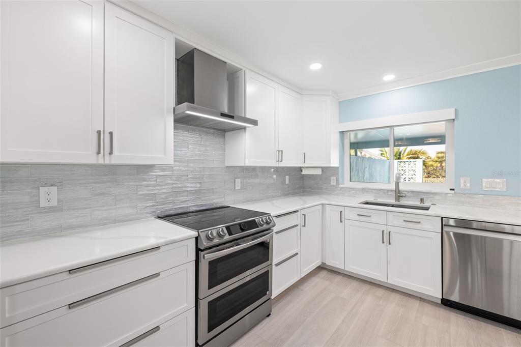 328 Boca Ciega Point Boulevard South St. Petersburg, FL 33708 - Photo 5 of 68