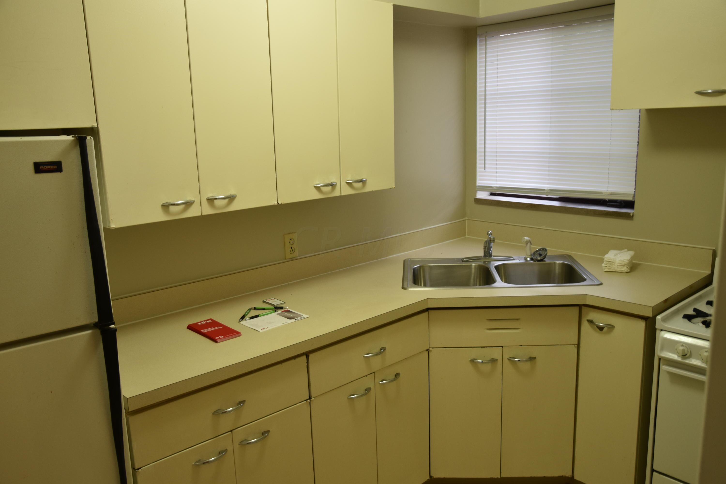 2098 Ridgeview Road, Unit A Columbus, OH 43221 - Photo 8 of 19