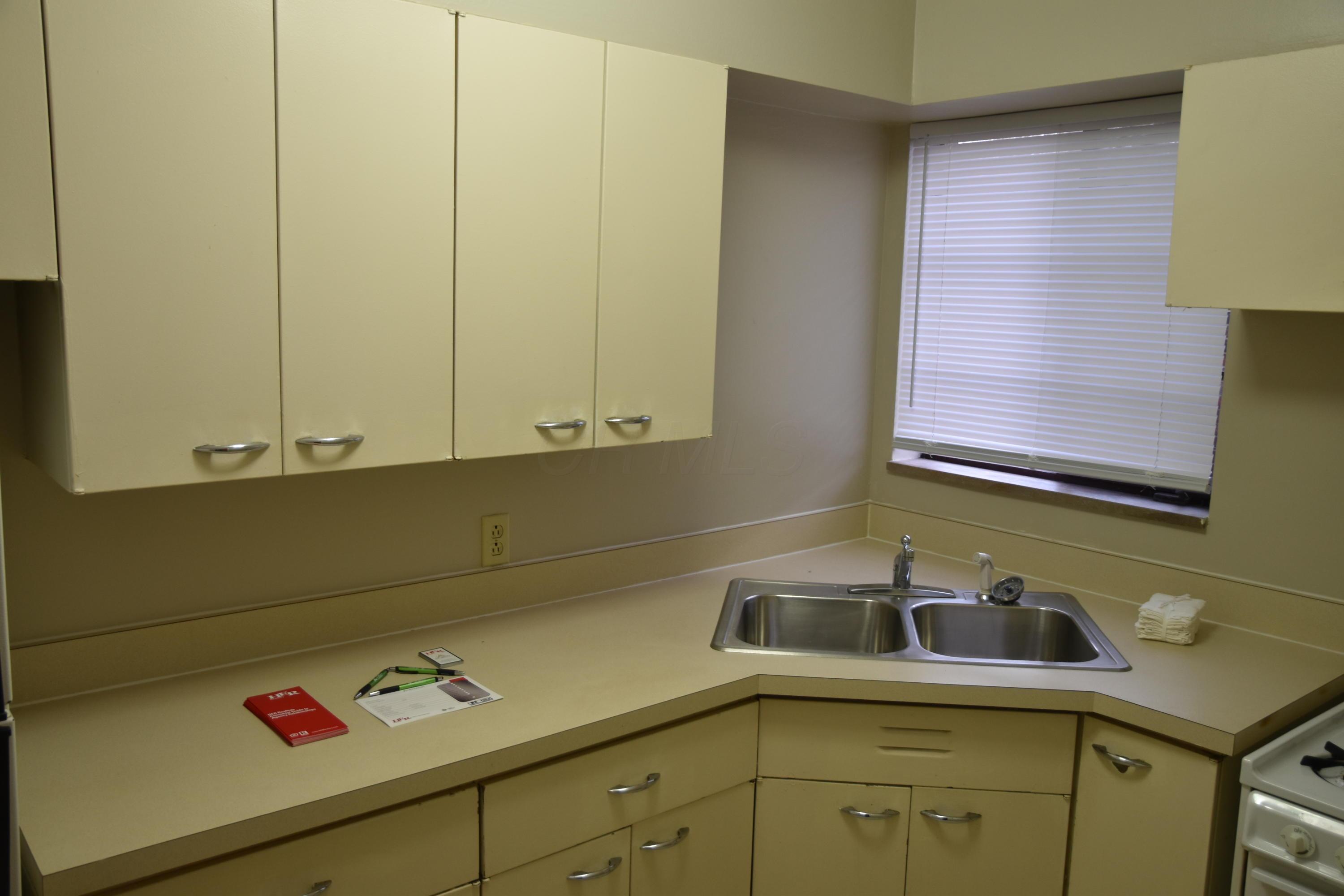 2098 Ridgeview Road, Unit A Columbus, OH 43221 - Photo 10 of 19