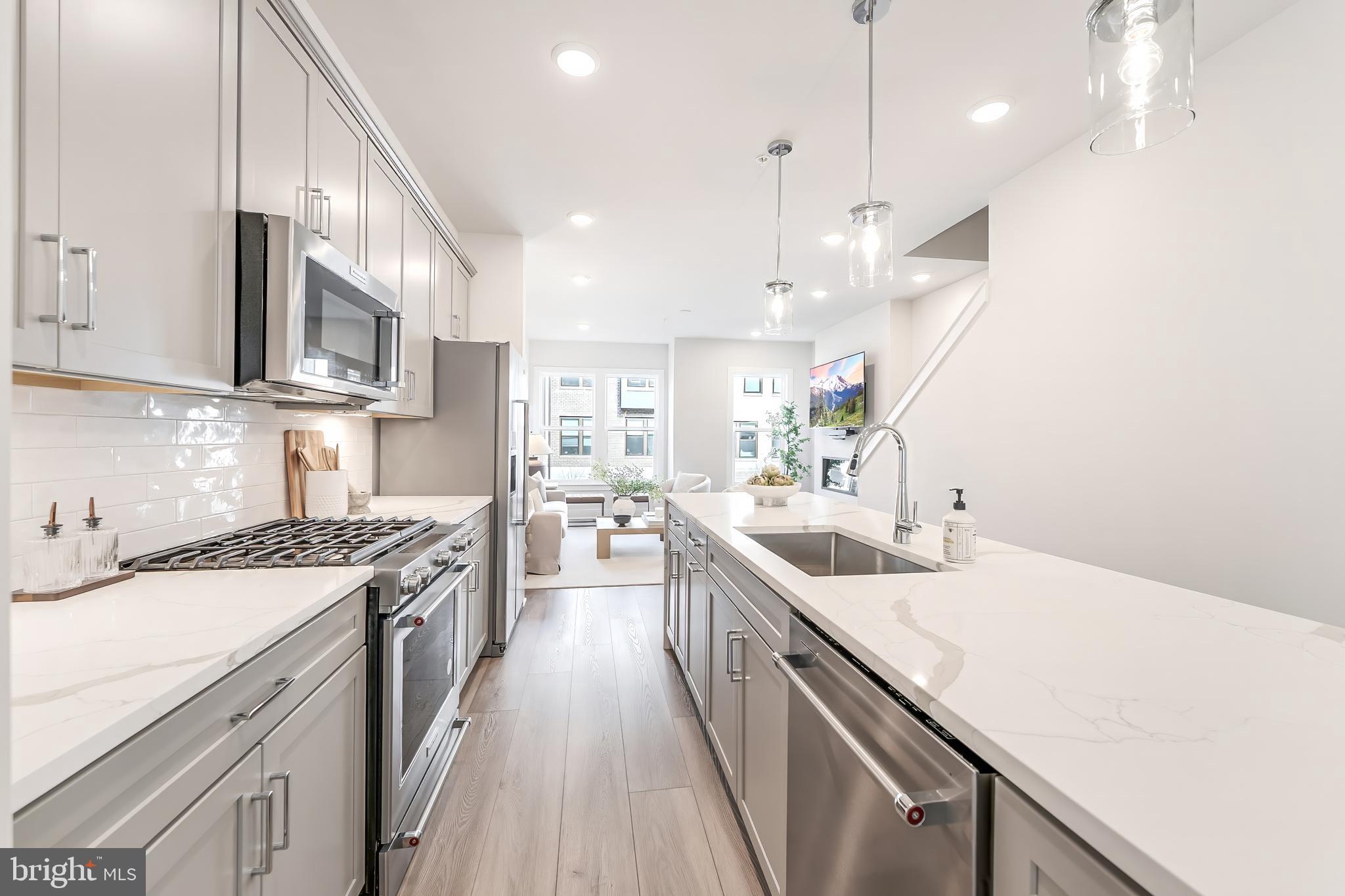 12742 Verdant Way Reston, VA 20191 - Photo 18 of 68