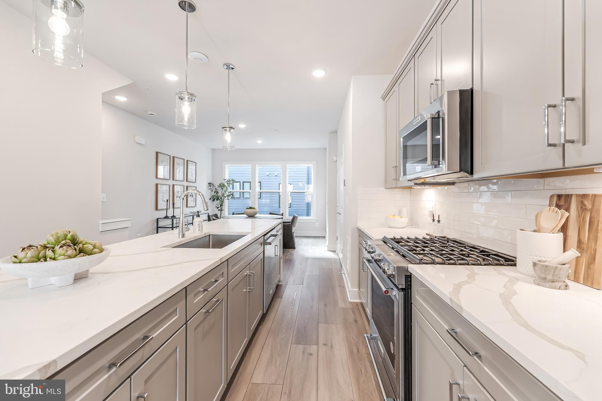 12742 Verdant Way Reston, VA 20191 - Photo 20 of 68