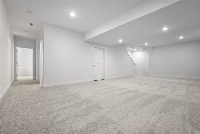 an empty room with window and pillar in it