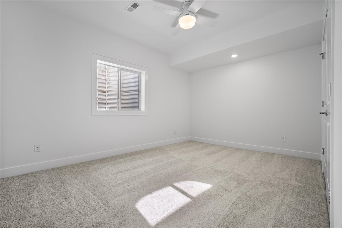 24 Stonehouse Court Bloomington, IL 61705 - Photo 40 of 45 an empty room with a window