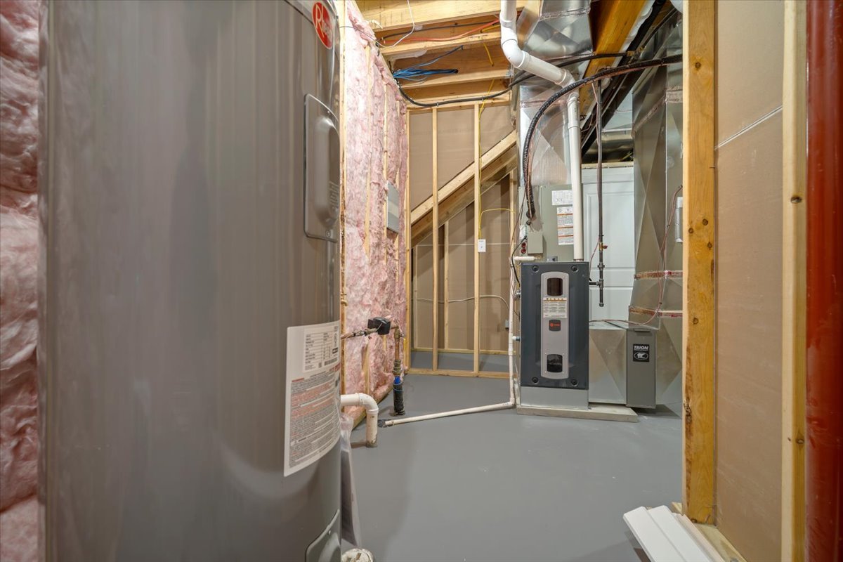 24 Stonehouse Court Bloomington, IL 61705 - Photo 41 of 45 a view of an house with hallway