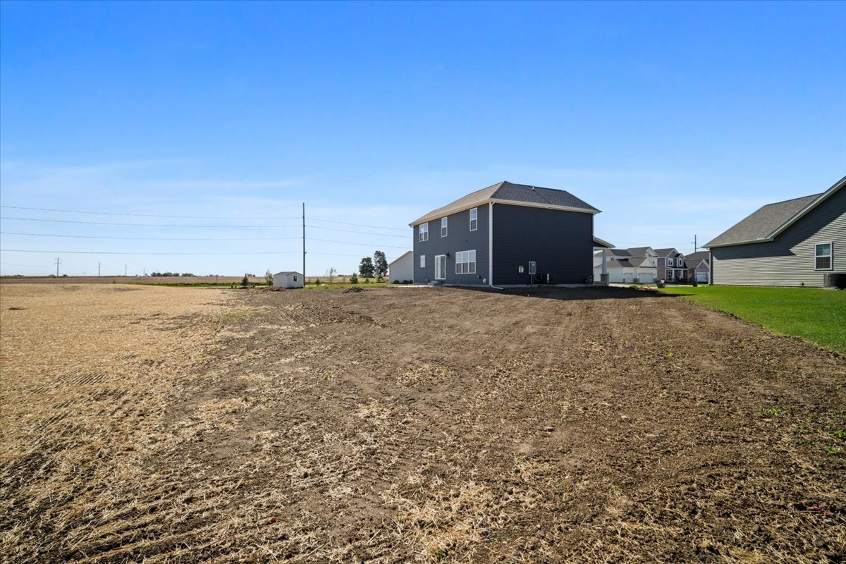24 Stonehouse Court Bloomington, IL 61705 - Photo 45 of 45 a big room with an ocean view