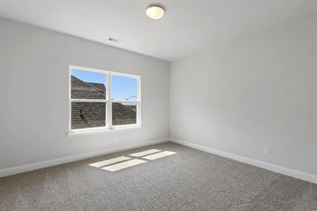 a view of an house with backyard and garden