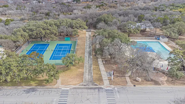 a view of an outdoor space