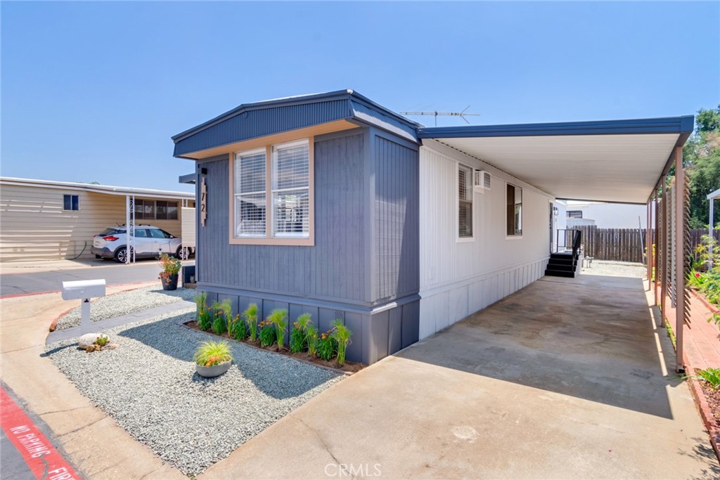 975 California Street, Unit 72 Calimesa, CA 92320 - Photo 4 of 23 a front view of a house with garden