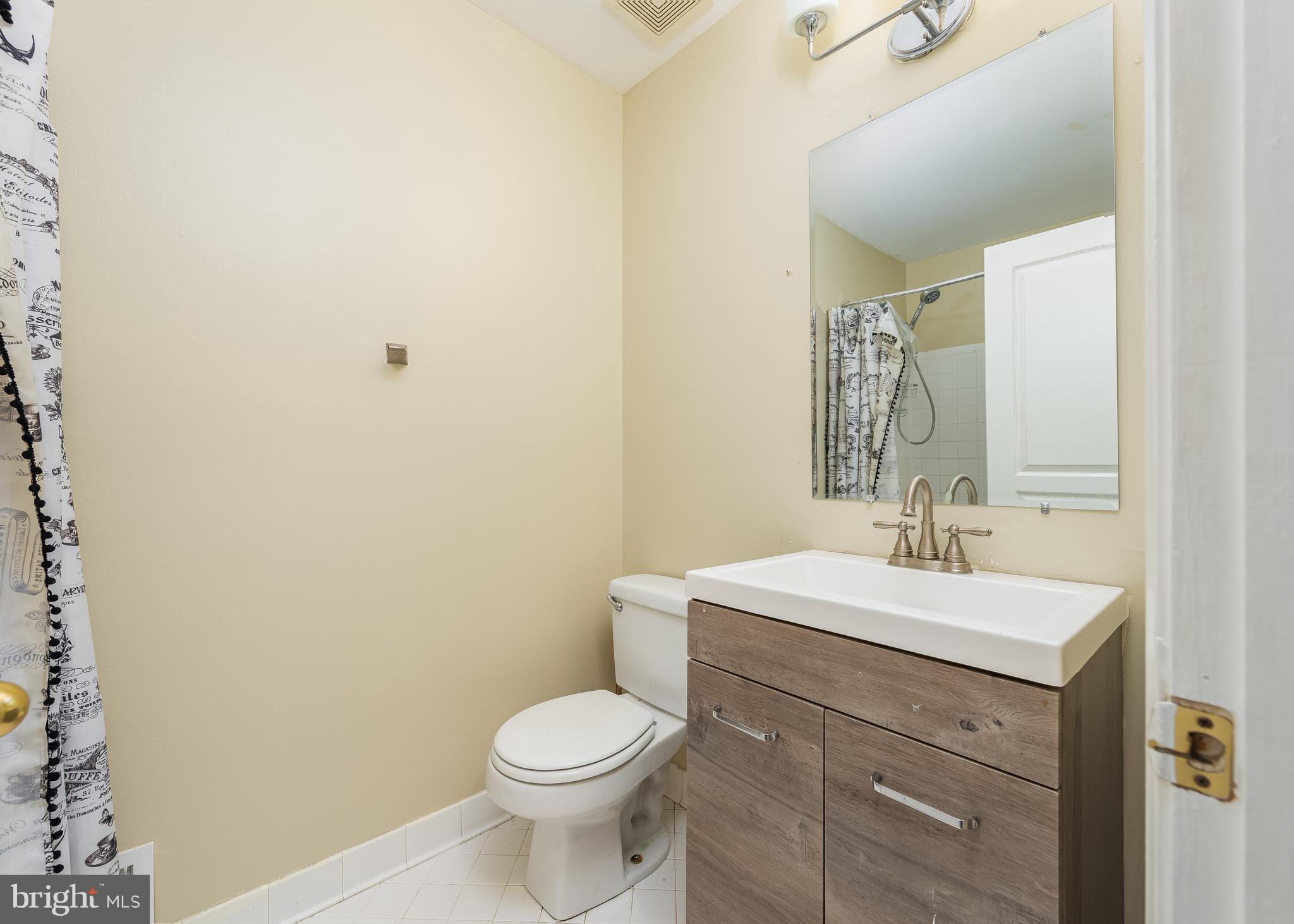 8013 Roland Court Elkridge, MD 21075 - Photo 17 of 27 Hall Full Bath