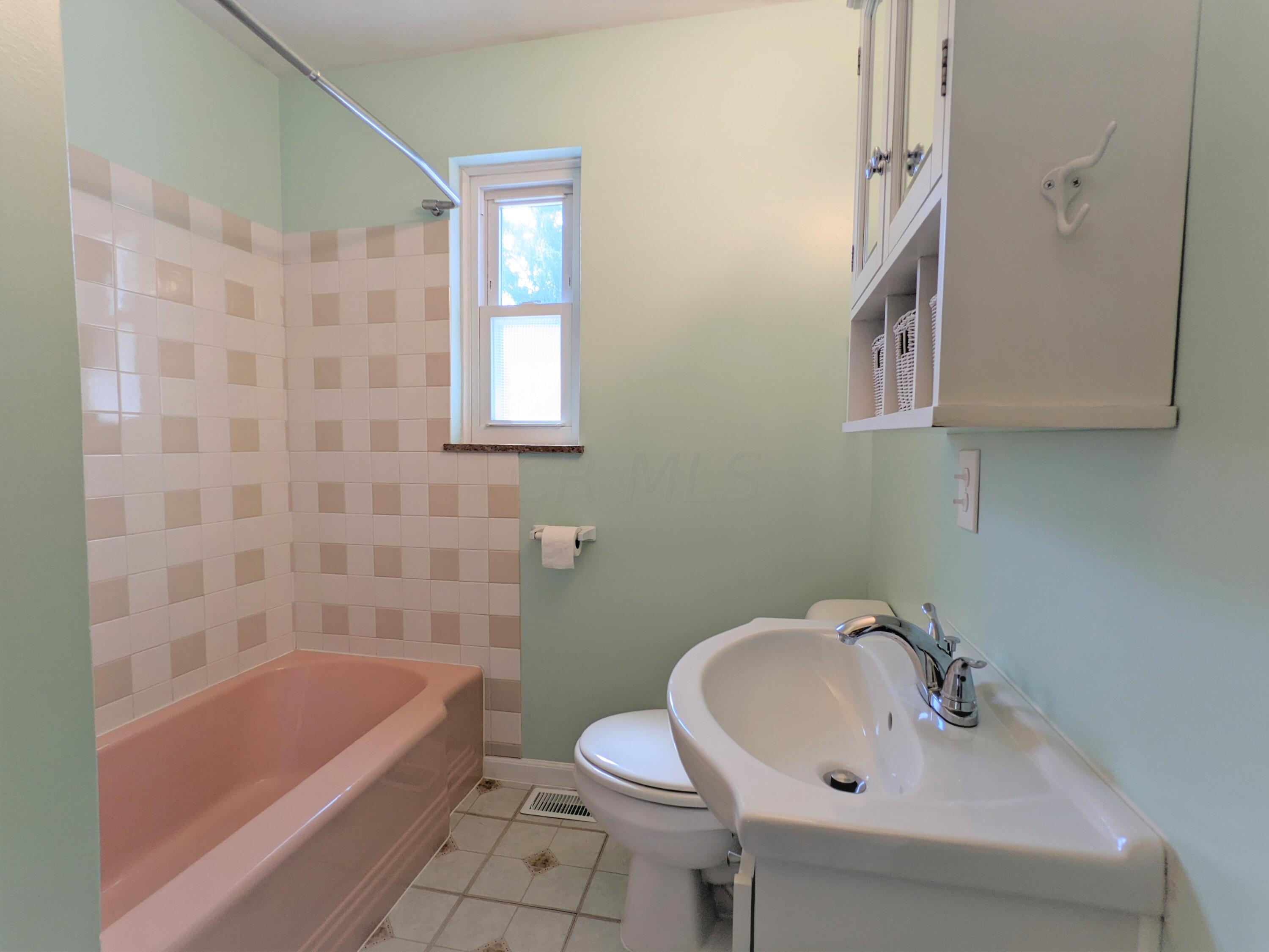 149 Edwards Road Johnstown, OH 43031 - Photo 11 of 14 Bathroom again