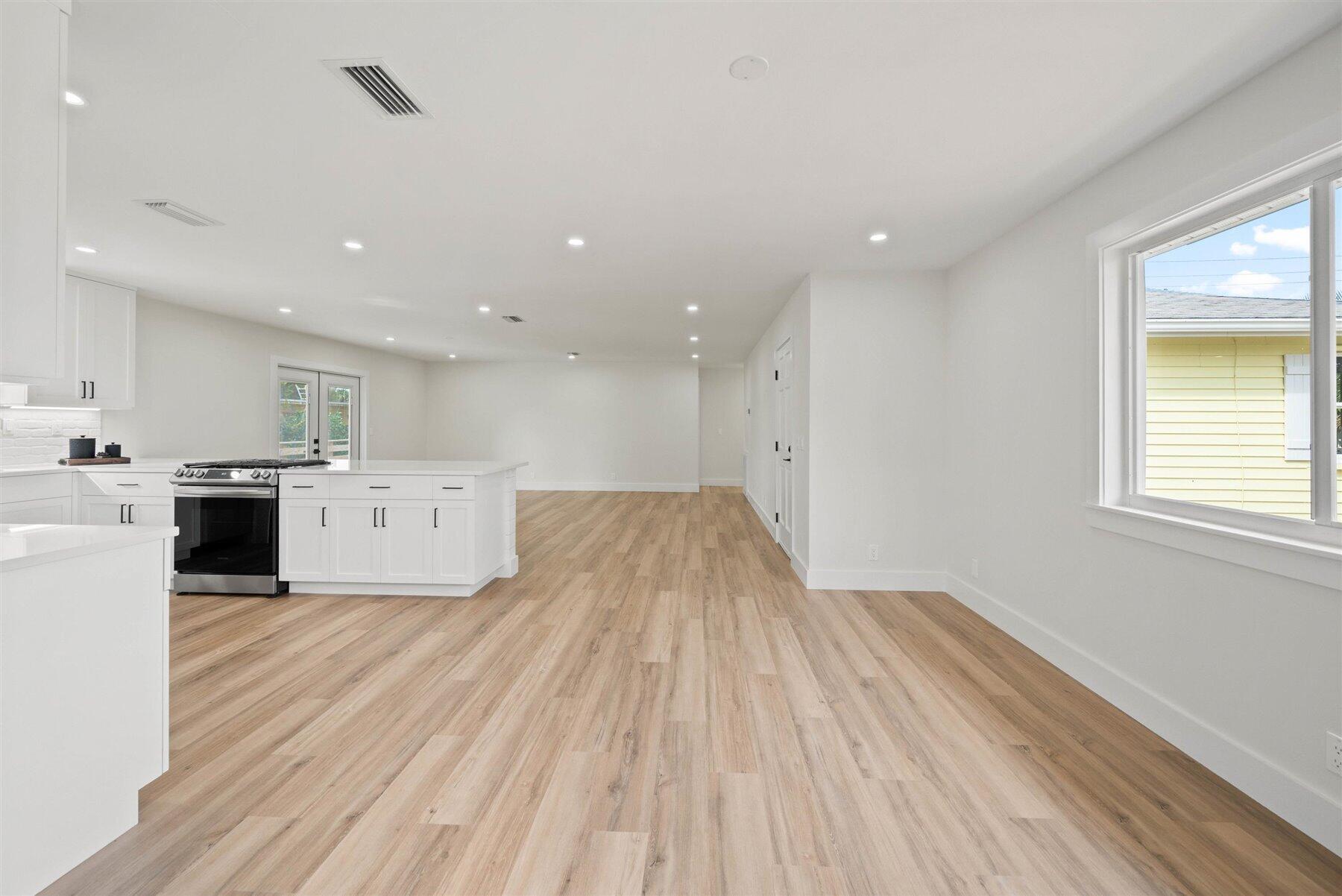 422 Pilgrim Road West Palm Beach, FL 33405 - Photo 17 of 44 05-DSC_5104