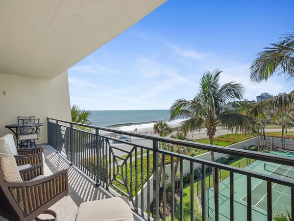 $2,700 | 3939 Ocean Drive, Unit 401B, Vero Beach, FL 32963