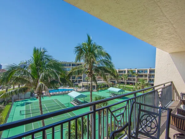 $2,700 | 3939 Ocean Drive, Unit 401B, Vero Beach, FL 32963