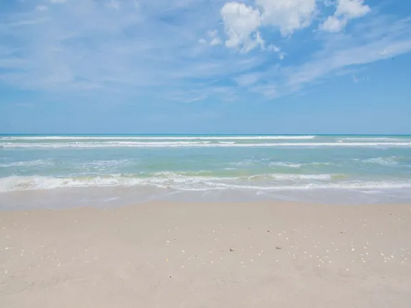 $2,700 | 3939 Ocean Drive, Unit 401B, Vero Beach, FL 32963