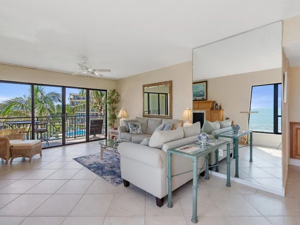 $2,700 | 3939 Ocean Drive, Unit 401B, Vero Beach, FL 32963