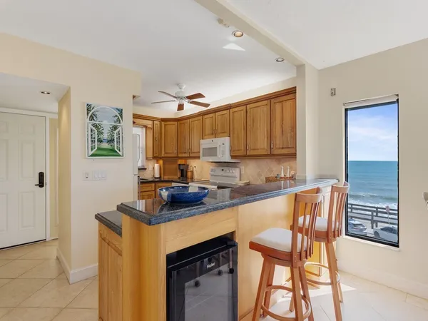 $2,700 | 3939 Ocean Drive, Unit 401B, Vero Beach, FL 32963