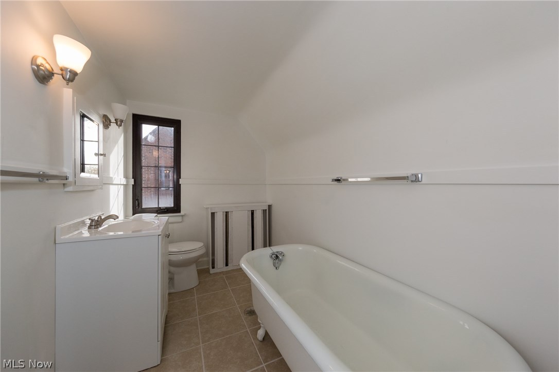 3119 Ludlow Road Cleveland, OH 44120 - Photo 31 of 35 The third floor bathroom