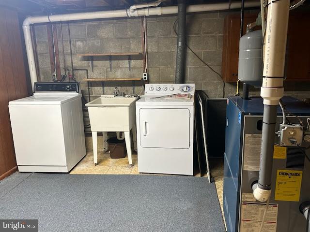 355 George Street Hanover, PA 17331 - Photo 38 of 44 a utility room with dryer and washer