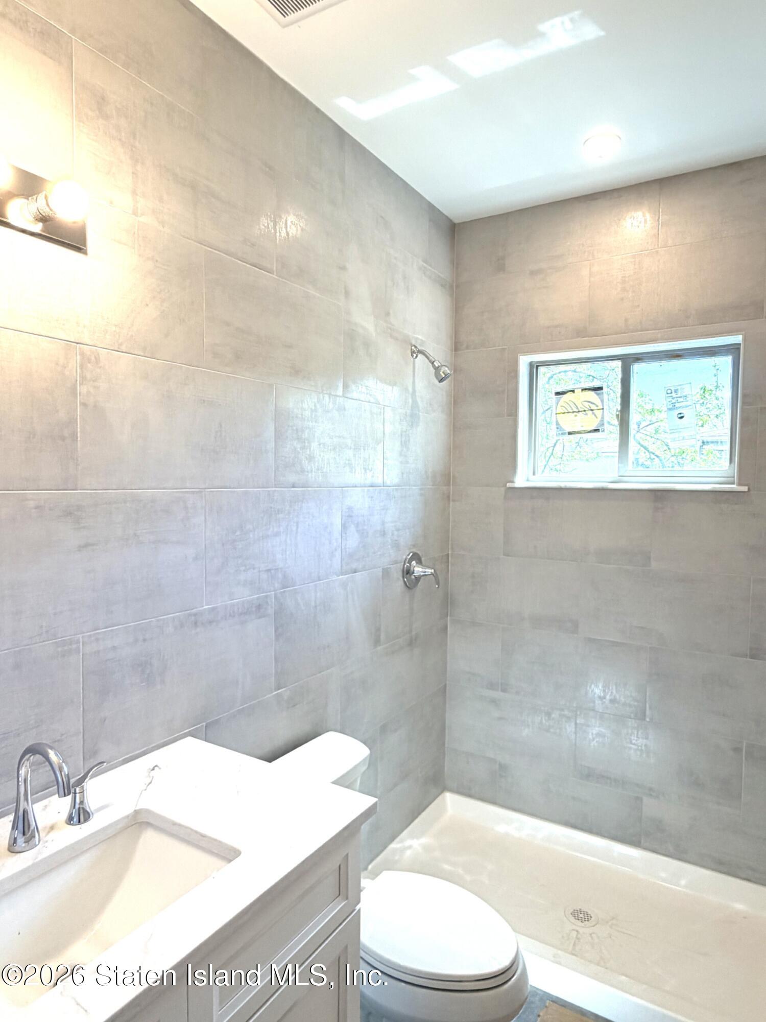 487 Woodrow Road Staten Island, NY 10312 - Photo 18 of 21 8ddfbffd-2945-49a7-819b-580e68c198e9