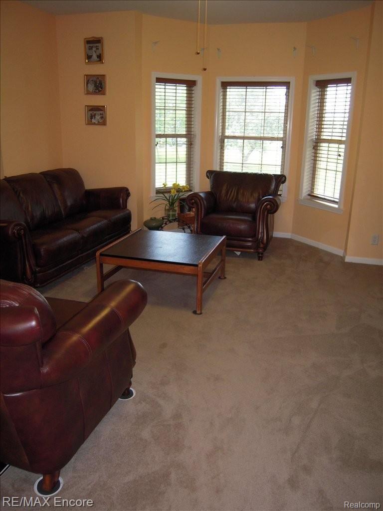 5036 Granger Road Oxford, MI 48371 - Photo 9 of 25 Living Room