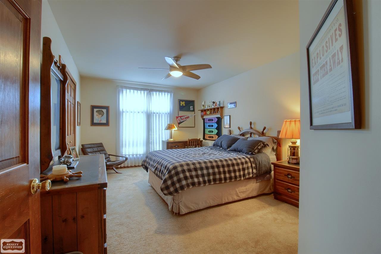 54285 Ridgeview Drive Utica, MI 48316 - Photo 26 of 42 31370101-25.JPG