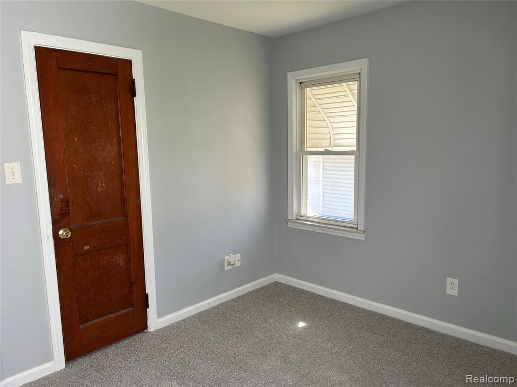 7546 Sterling Street Center Line, MI 48015 - Photo 12 of 29