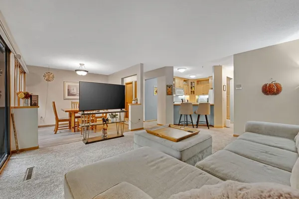 $259,900 | 15805 26th Avenue North, Unit B, Plymouth, MN 55447