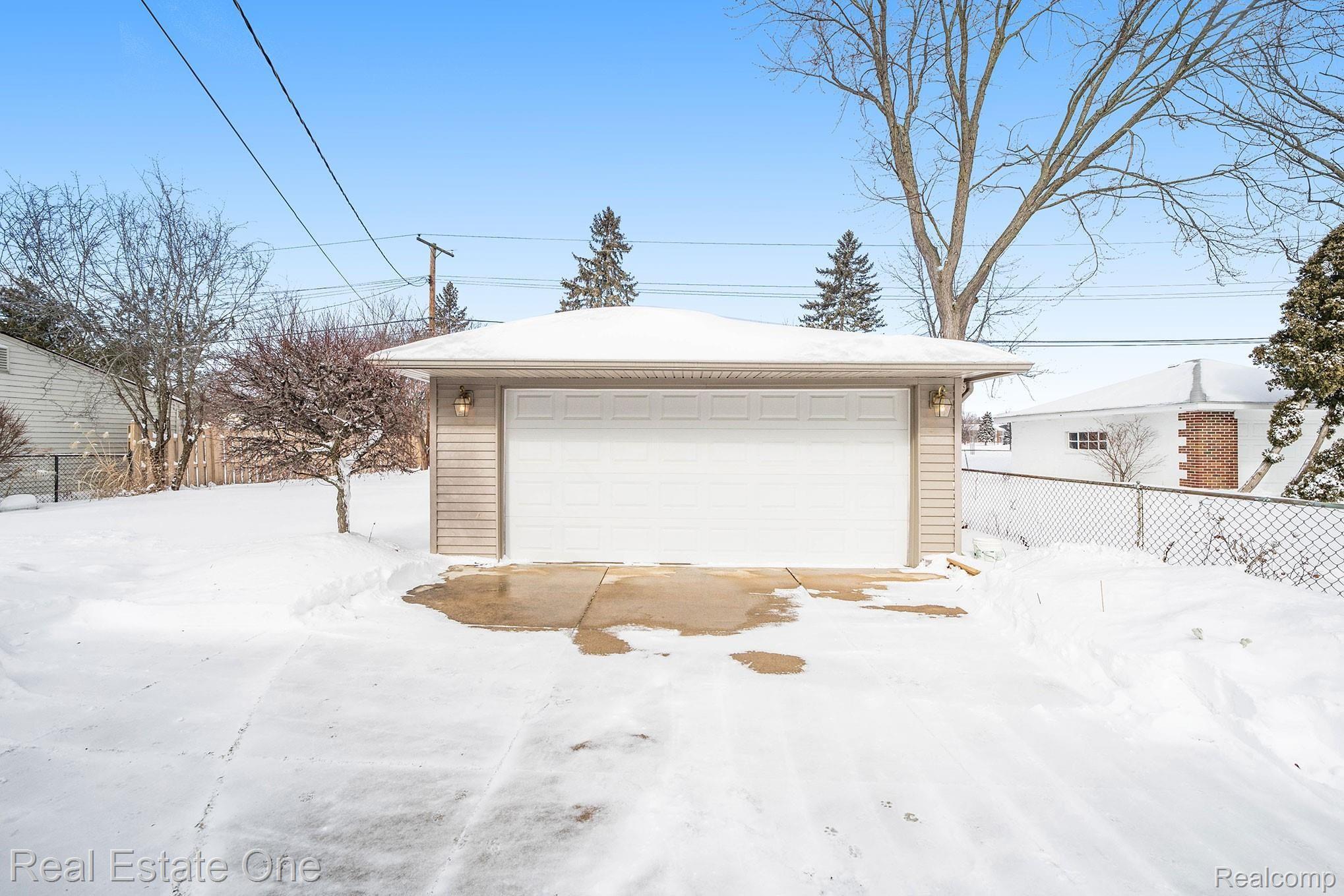 2711 Derby Road Troy, MI 48084 - Photo 24 of 26 017A7913.jpg
