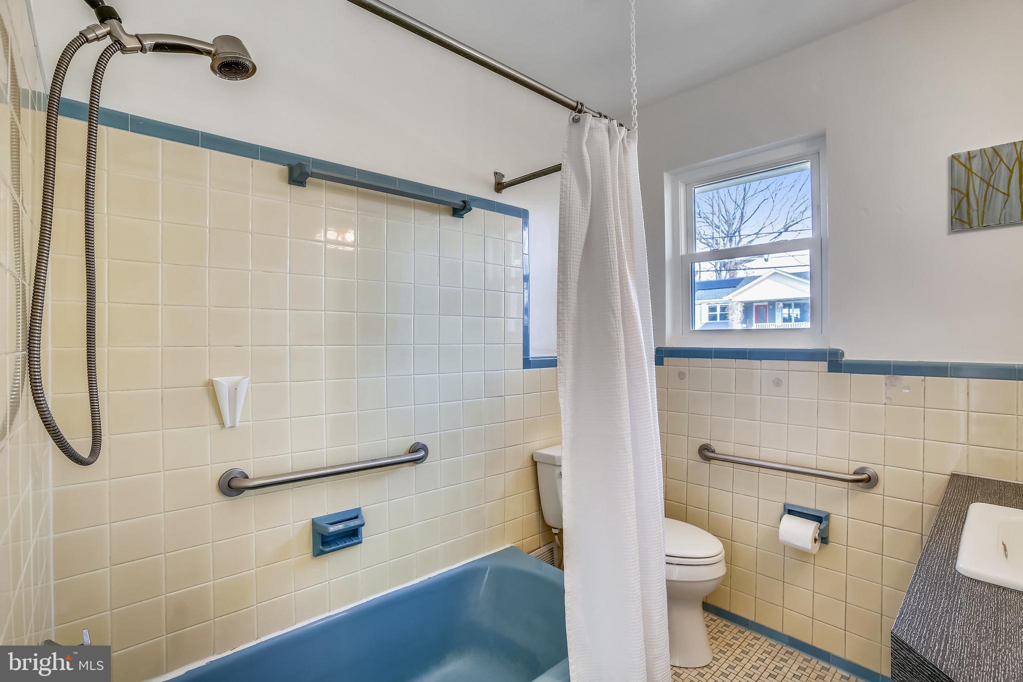 1002 Stirling Road Silver Spring, MD 20901 - Photo 20 of 39 Main level full bathroom.