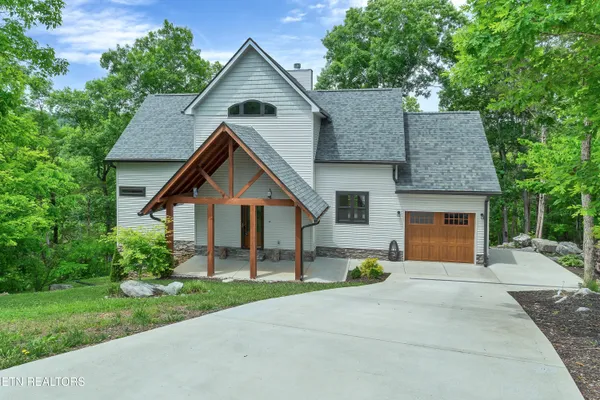 $749,900 | 134 Fairway Circle, Townsend, TN 37882