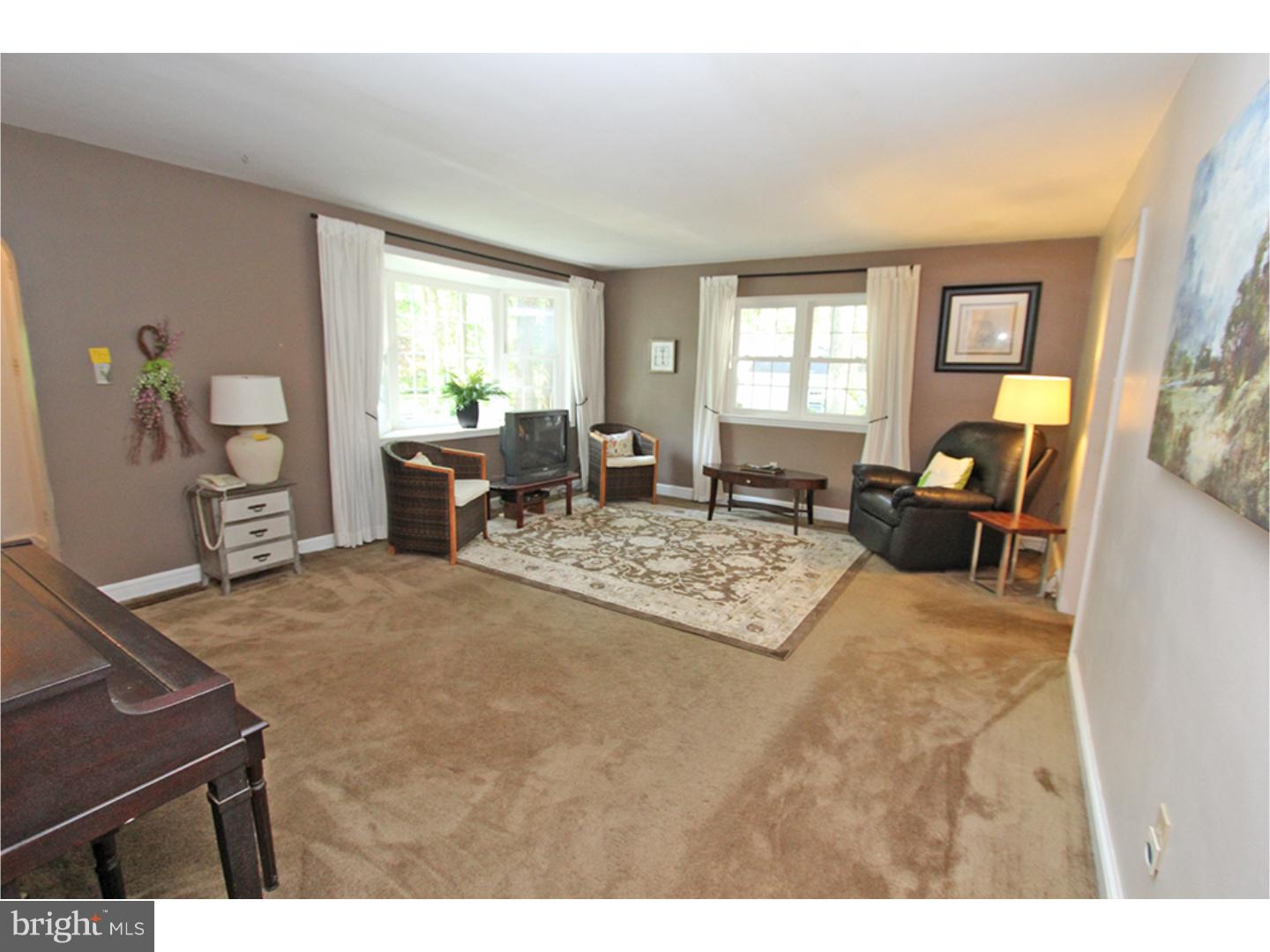304 Greene Road Berwyn, PA 19312 - Photo 3 of 25 Living Room