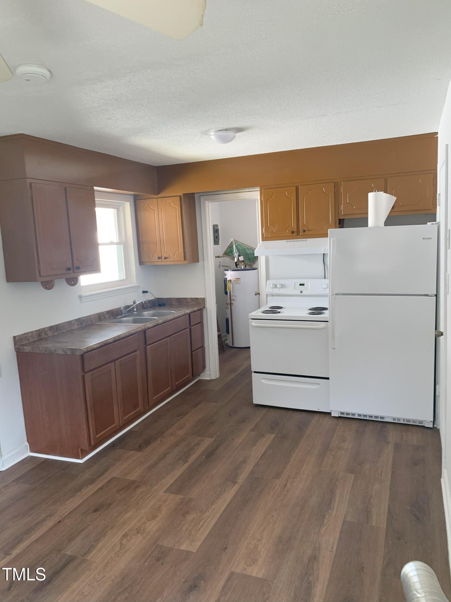 1314 Hearthside Street Durham, NC 27707 - Photo 3 of 9 Hearthside Kiichen 1