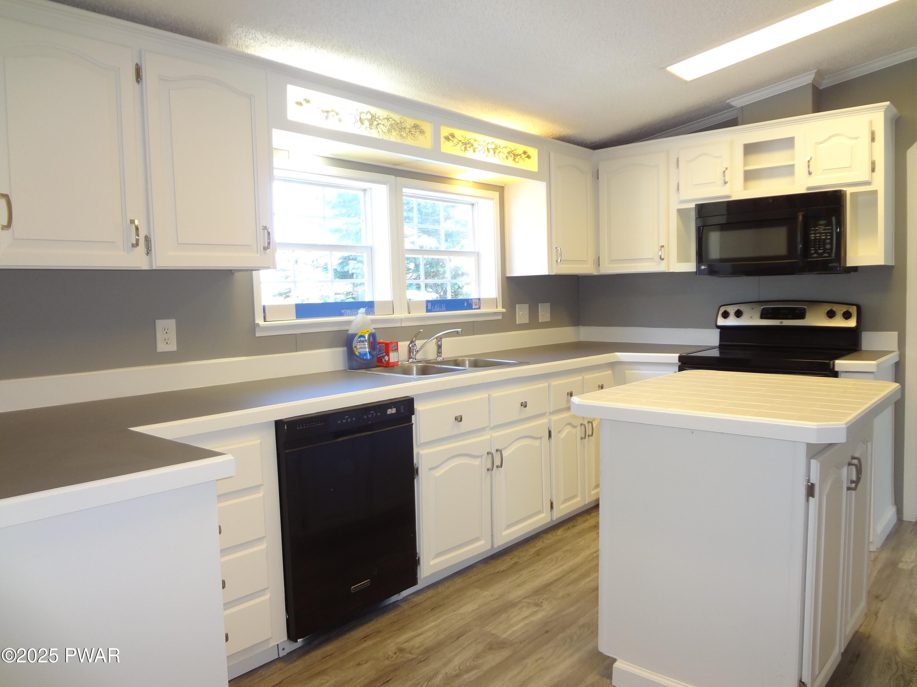 364 Roemerville Road Greentown, PA 18426 - Photo 4 of 45 Kitchen
