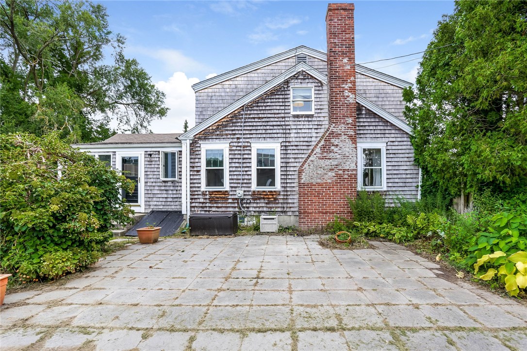 17 Simmons Road Little Compton, RI 02837 - Photo 3 of 36