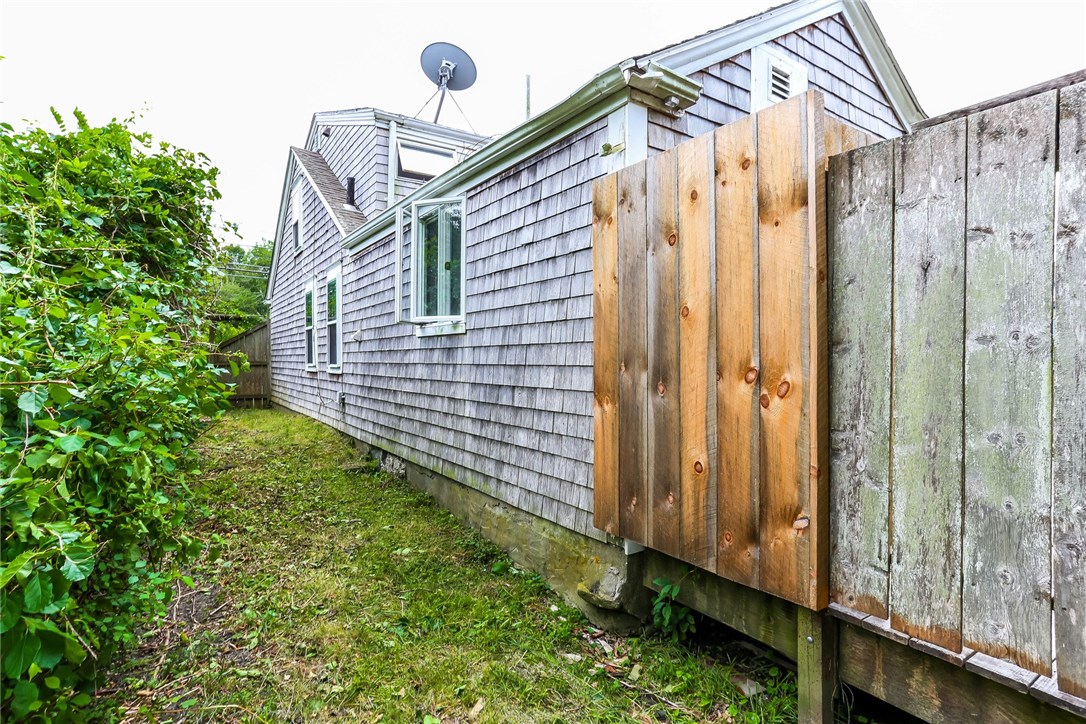 17 Simmons Road Little Compton, RI 02837 - Photo 8 of 36
