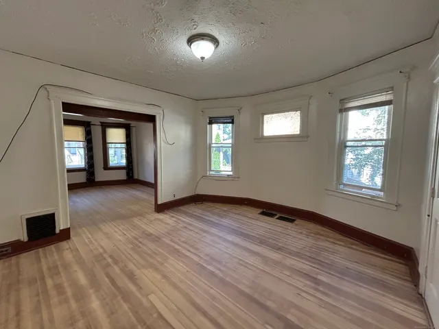 $1,400 | 40 Cabot Street, Hartford, CT 06112
