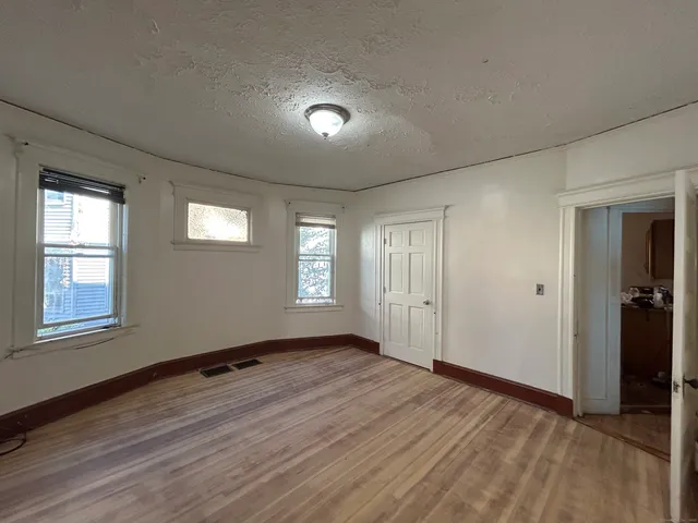 $1,400 | 40 Cabot Street, Hartford, CT 06112