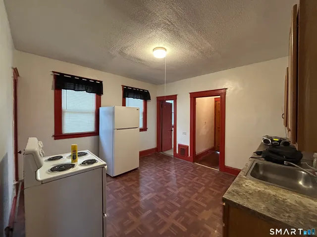 $1,400 | 40 Cabot Street, Hartford, CT 06112