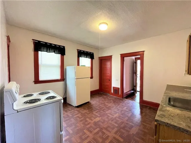 $1,400 | 40 Cabot Street, Hartford, CT 06112