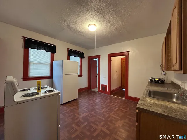 $1,400 | 40 Cabot Street, Hartford, CT 06112